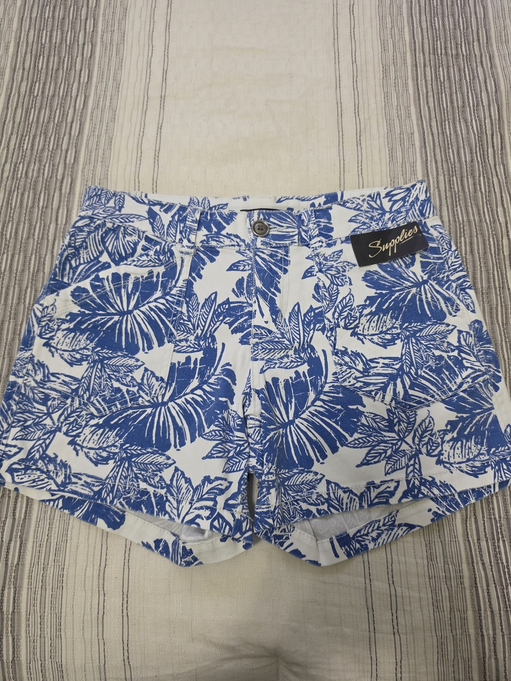 Supplies By Union Bay Floral Print Women's Blue and White Shorts Size 4 New